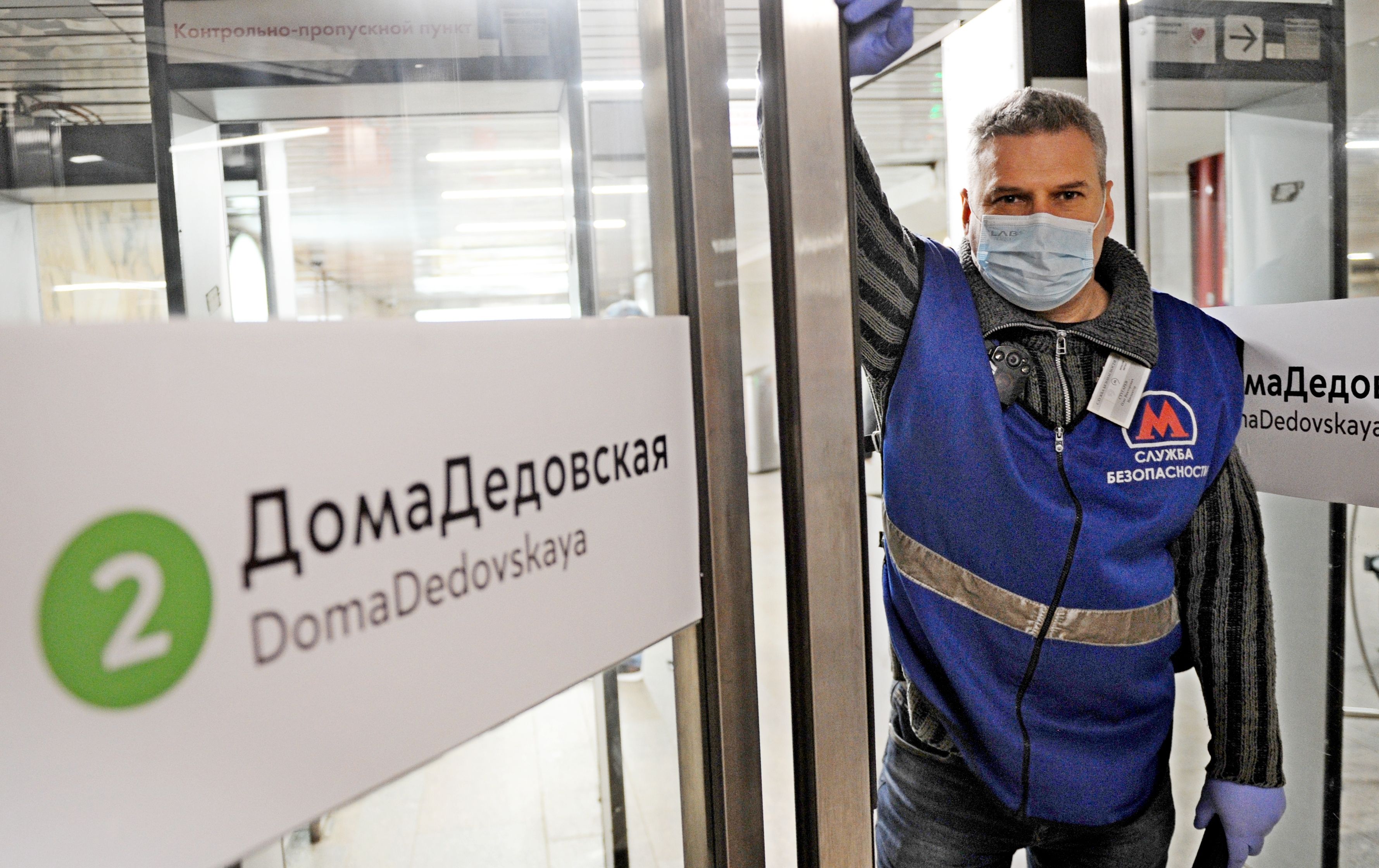 Метро Москвы демонтирует внутренние двери в вестибюлях