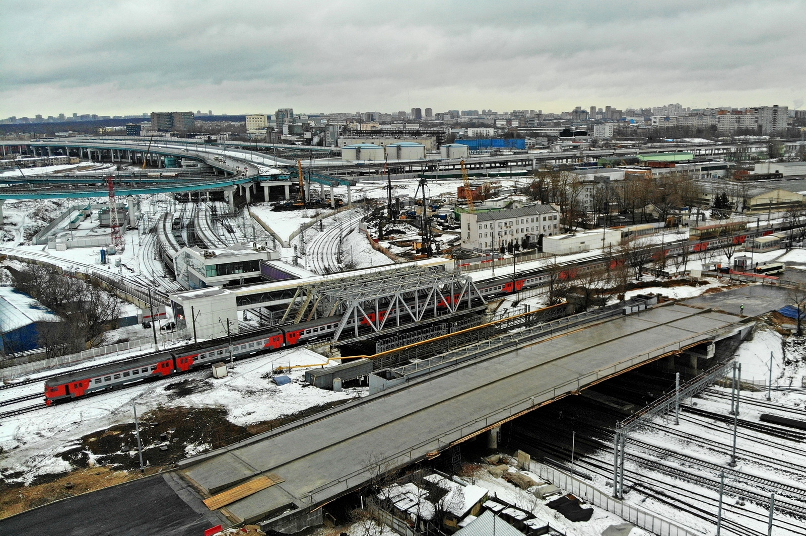 Путепровод через МЦК на юго-востоке Москвы откроют летом     