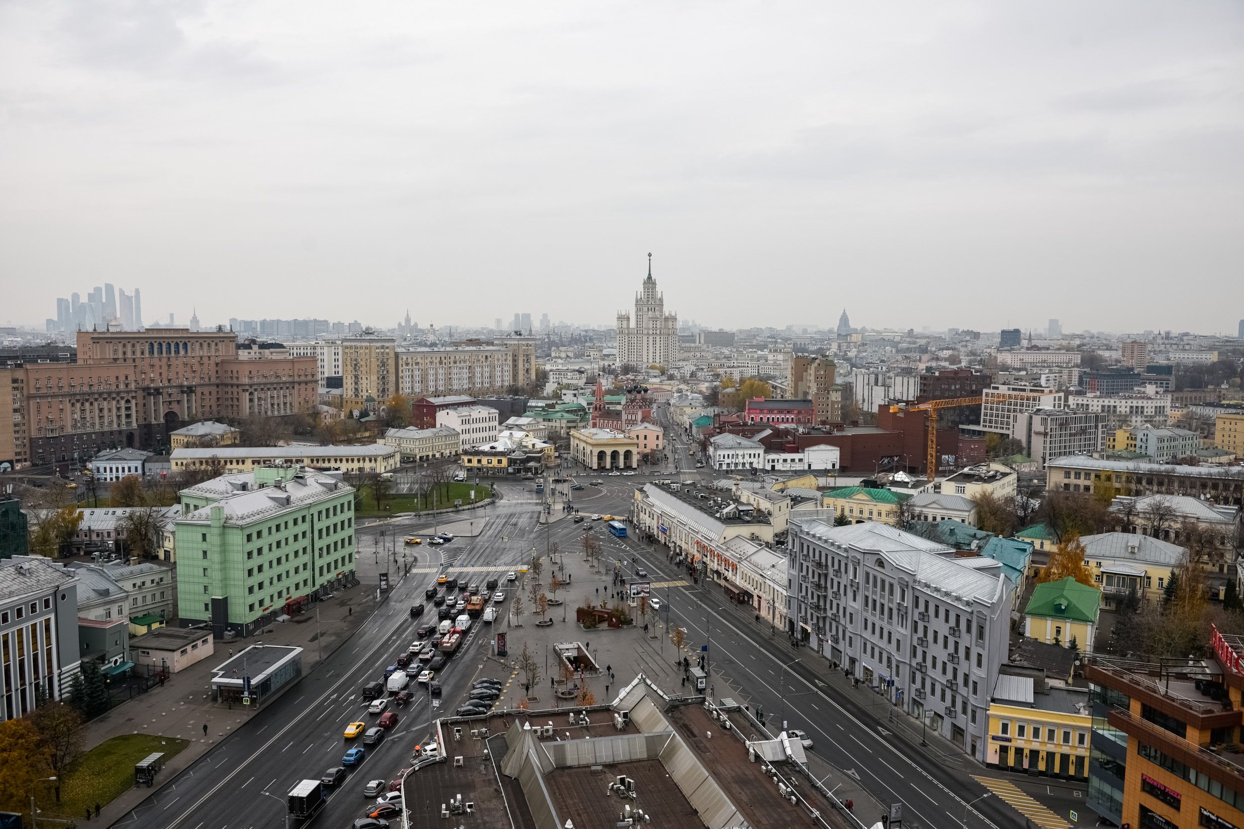 Москвичей ждут дожди и ветер на выходных