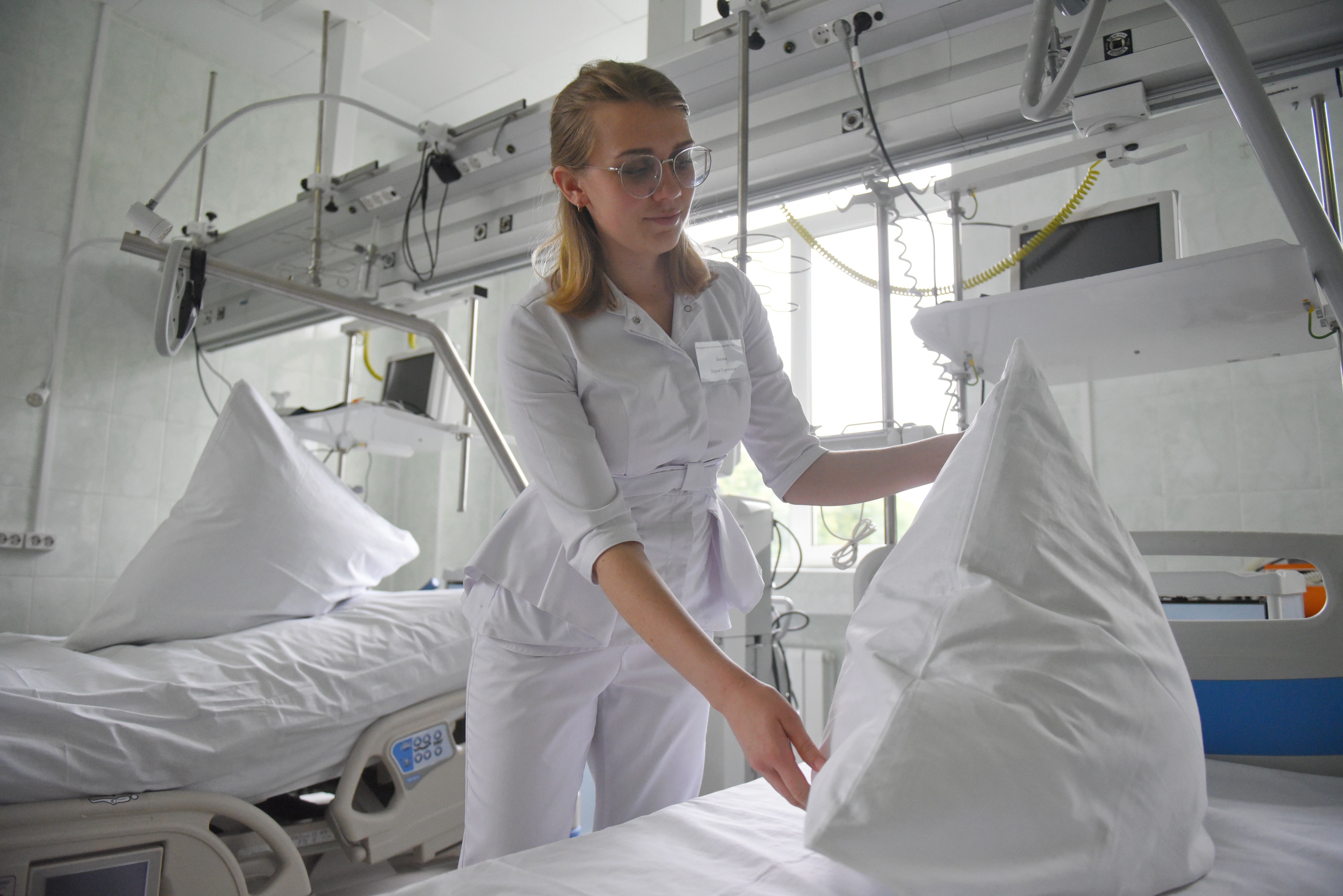 Московские врачи выписали еще 128 человек после выздоровления от коронавируса 