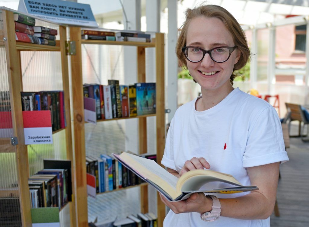 Мастер-классы и книжные обзоры проведут в прямых эфирах Библиотек Юга Москвы. Фото: Александр Кожохин, «Вечерняя Москва» Мастер-классы и книжные обзоры проведут в прямых эфирах Библиотек Юга Москвы. Фото: Александр Кожохин, «Вечерняя Москва»