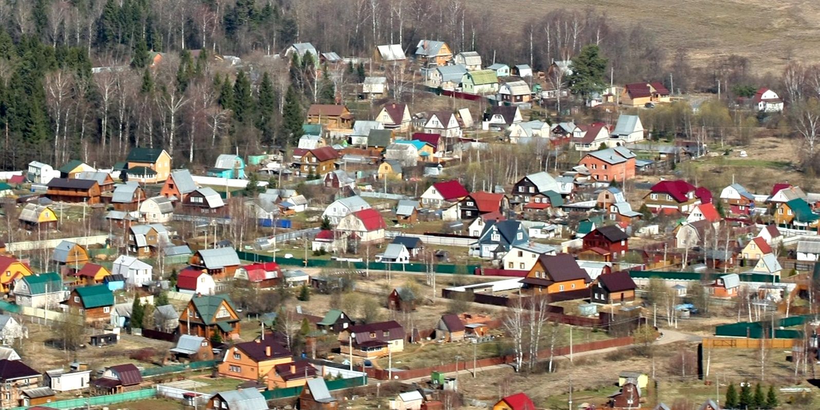 Самоизолированным москвичам доставляют дрова и угли на дачи