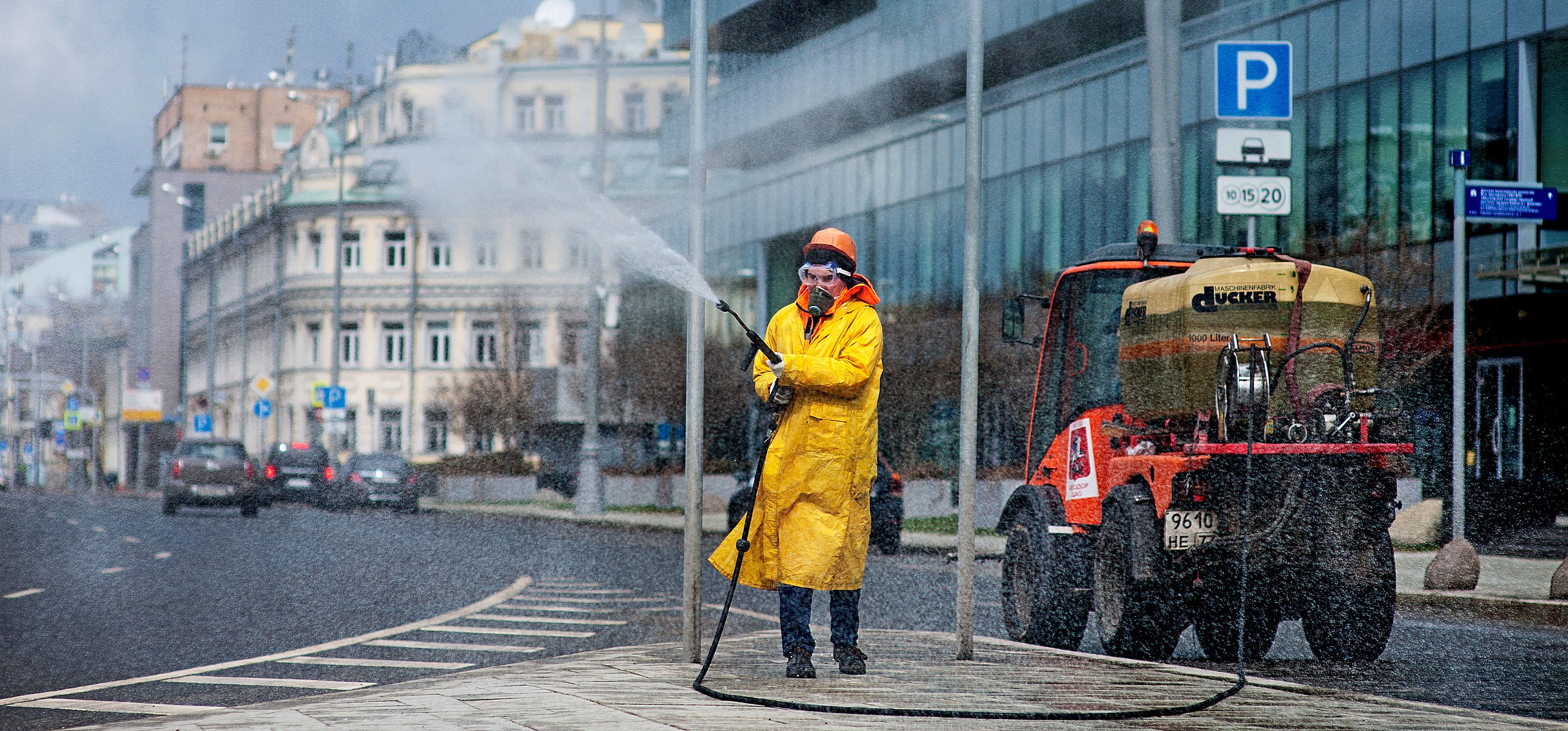 В Москве провели десятую масштабную дезинфекцию дорог