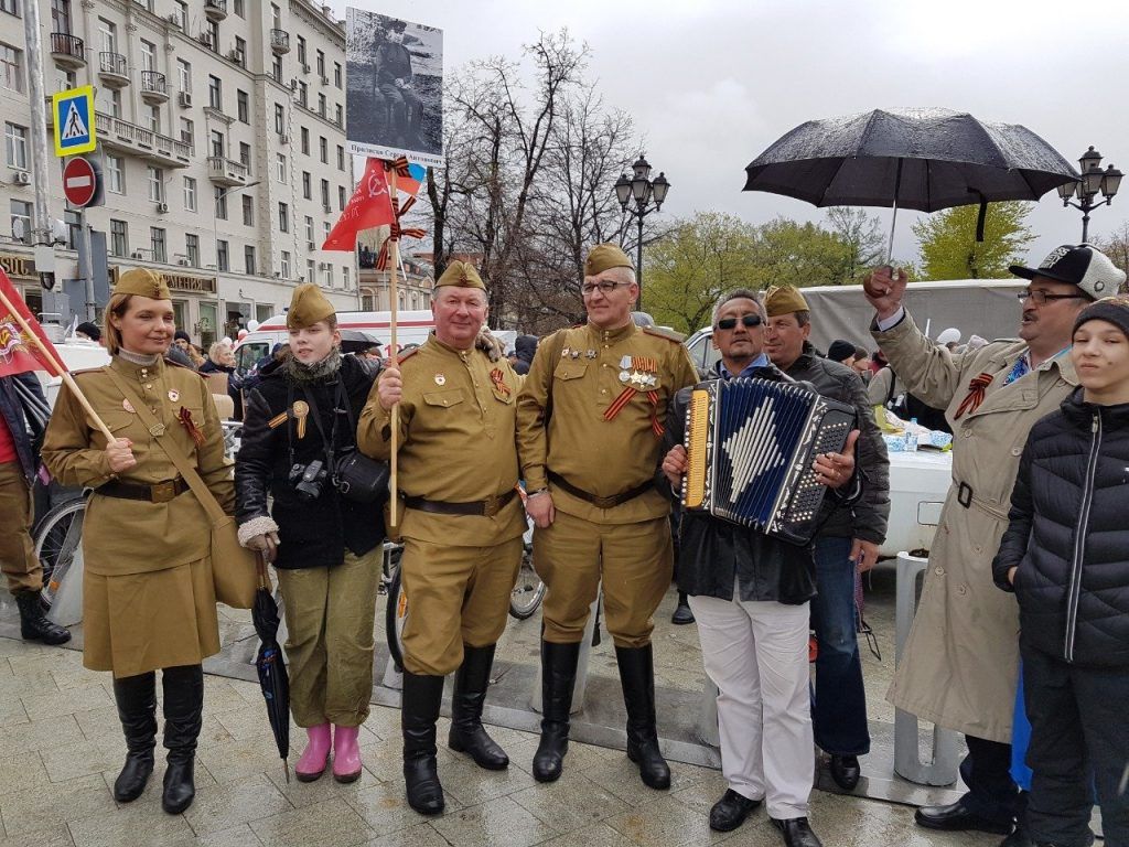Московские спасатели поздравили ветеранов войны с 75-летием Победы. Фото: пресс-служба ГОЧСиПБ