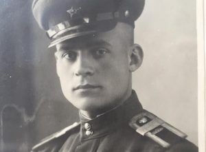В конце войны Петр Васильевич Самсонов учился в военном училище, но на фронт так и не попал. Фото из личного архива