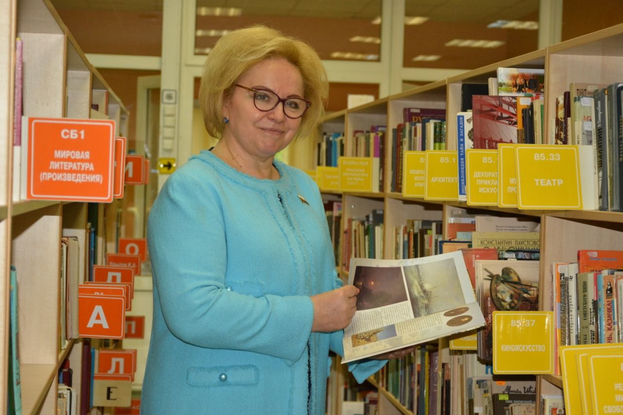 Любовь Духанина поздравила работников библиотек с профессиональным праздником