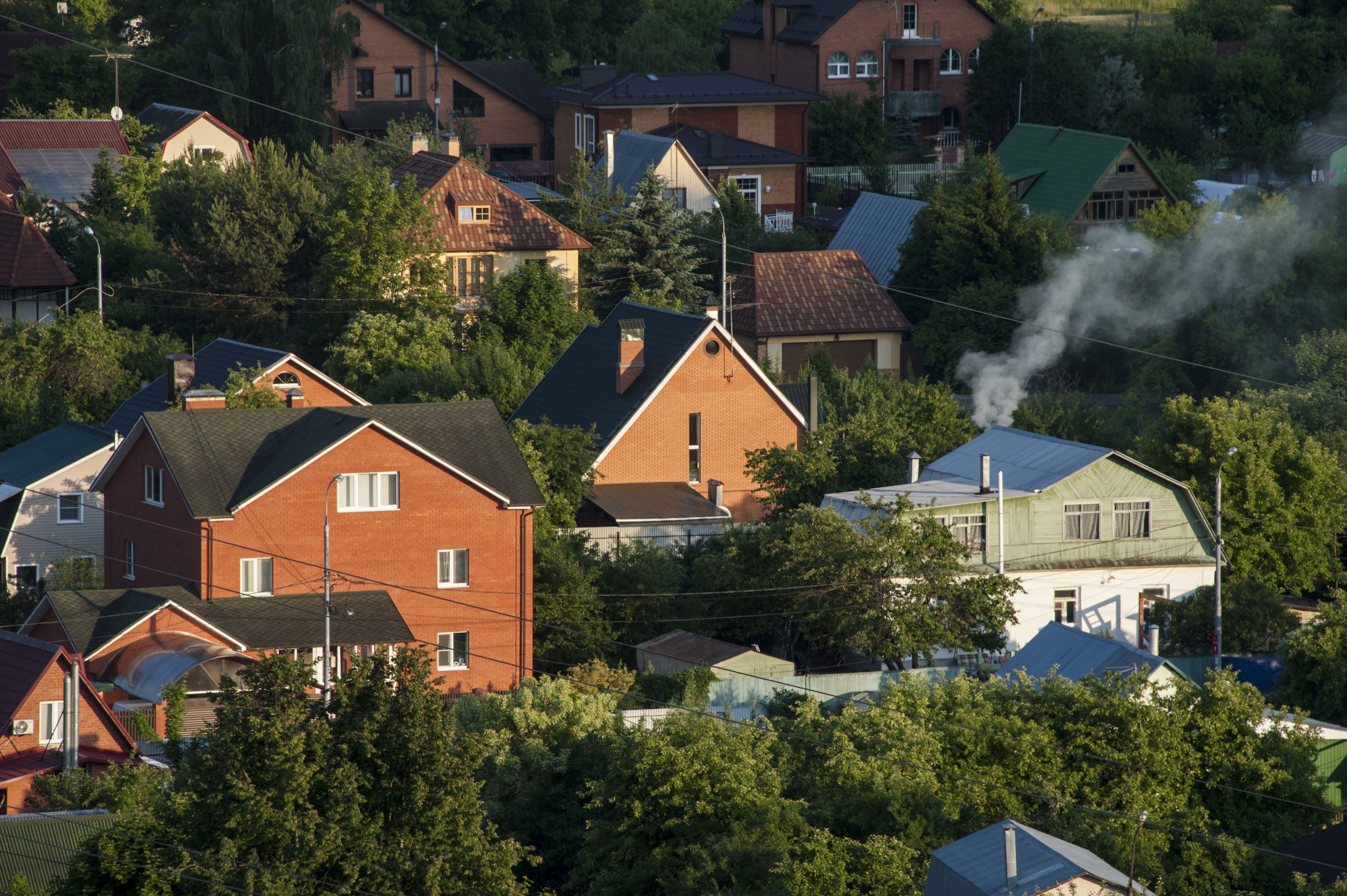 Загородные участки используются для самоизоляции. Фото: Александр Кожохин