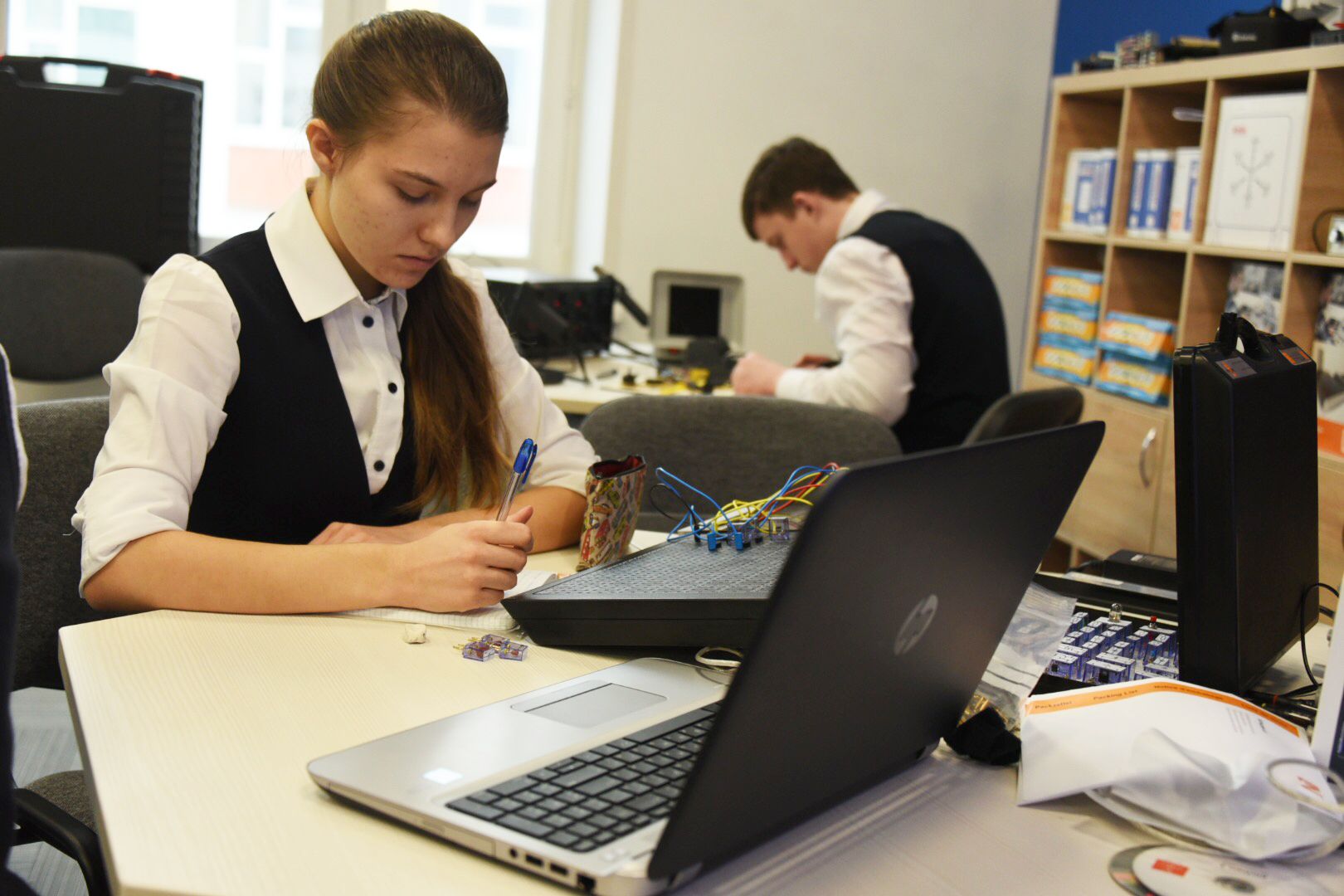 Школьники могут узнать результаты экзаменов онлайн. Фото: Владимир Новиков