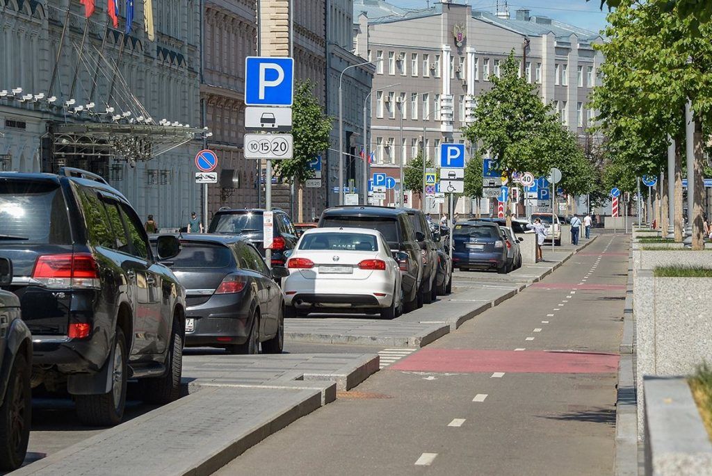 Парковка в день Парада Победы станет бесплатной. Фото: сайт мэра Москвы