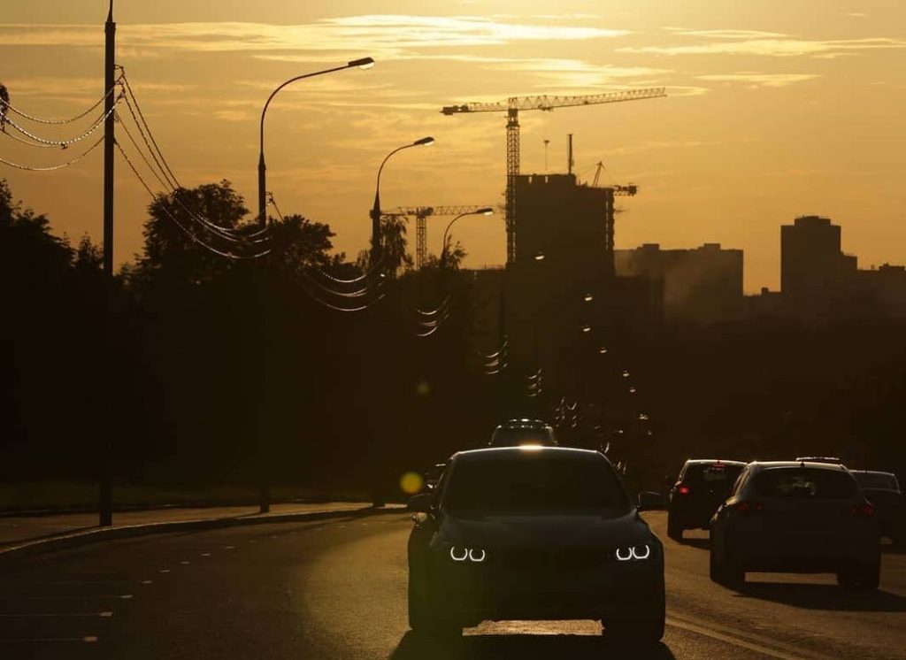 Золотой московский закат в объективе народного корреспондента. Фото: пользователь @anatolyshots в Instagram