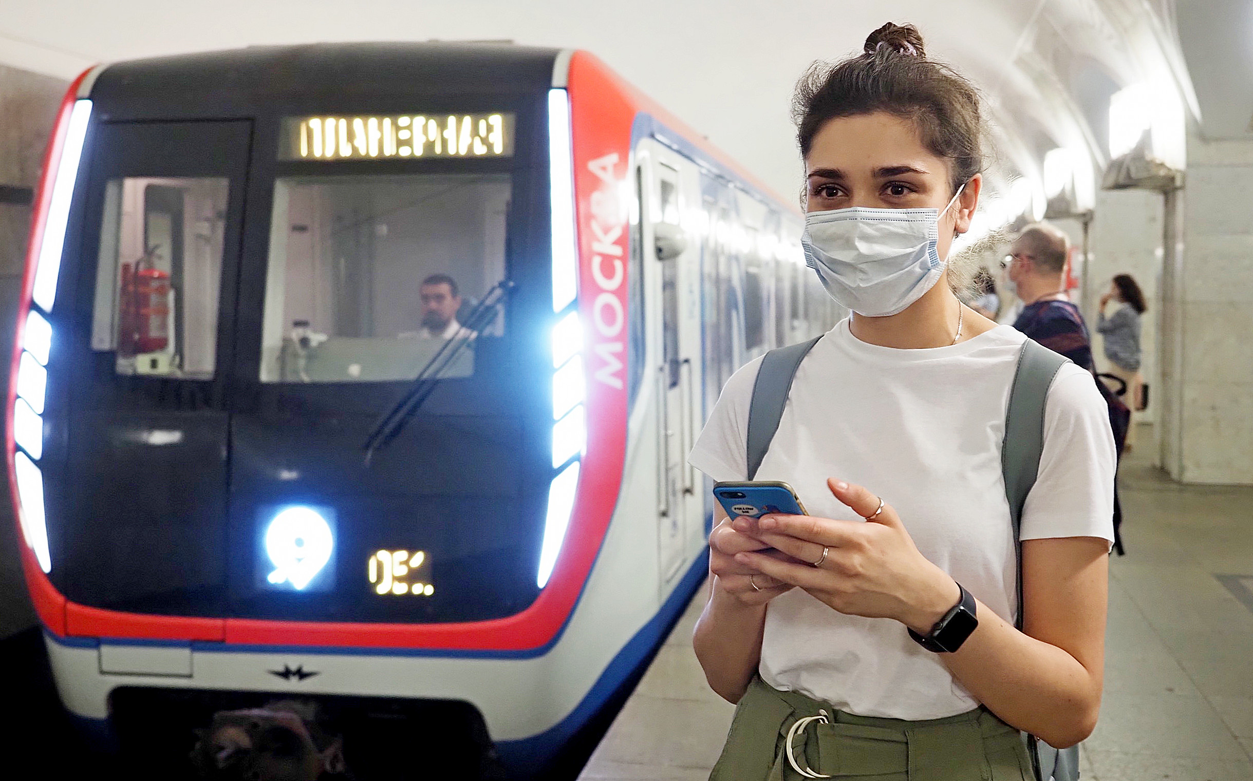 Четыре станции красной линии метро будут работать по особому графику. Фото: Антон Гердо