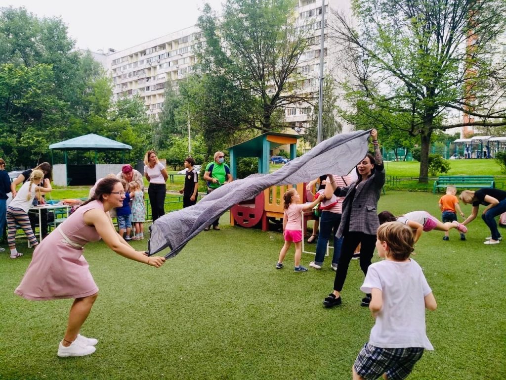 Праздник для детей и их родителей провели в Бирюлеве Восточном. Фото: страница Молодежной палаты Бирюлева Восточного ВКонтакте