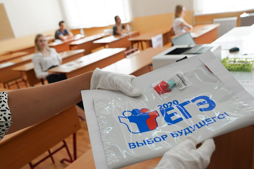 Выпускники школ сдали ЕГЭ по трем предметам. Фото: сайт мэра Москвы