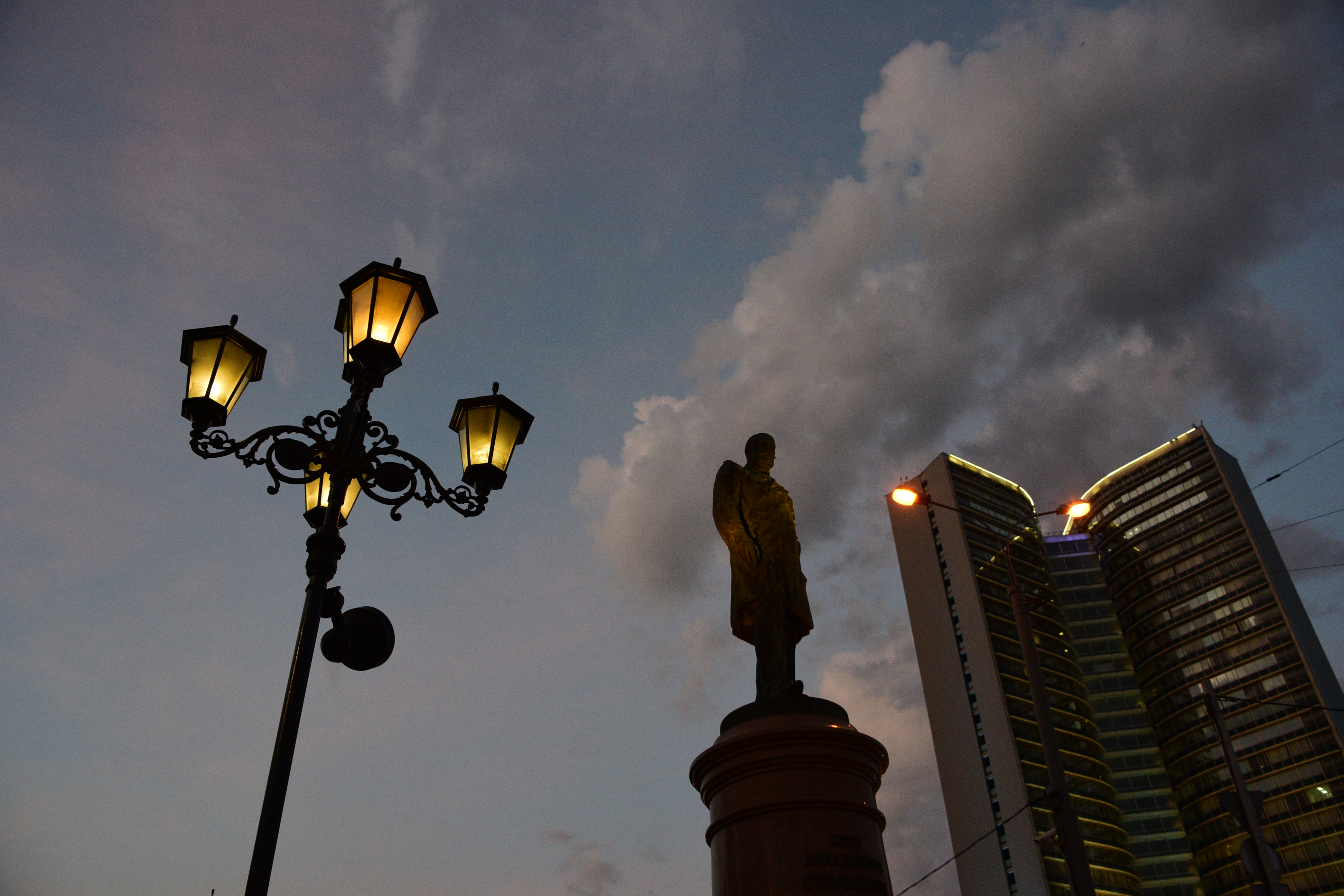 Девять тысяч уличных ламп в Москве заменят на энергосберегающие. Фото: Пелагия Замятина