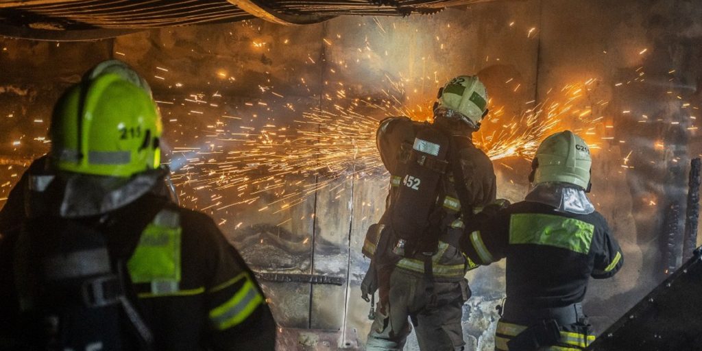 В первом полугодии на пожарах и происшествиях в столице спасено 611 человек. Фото: пресс-служба ГОЧСиПБ