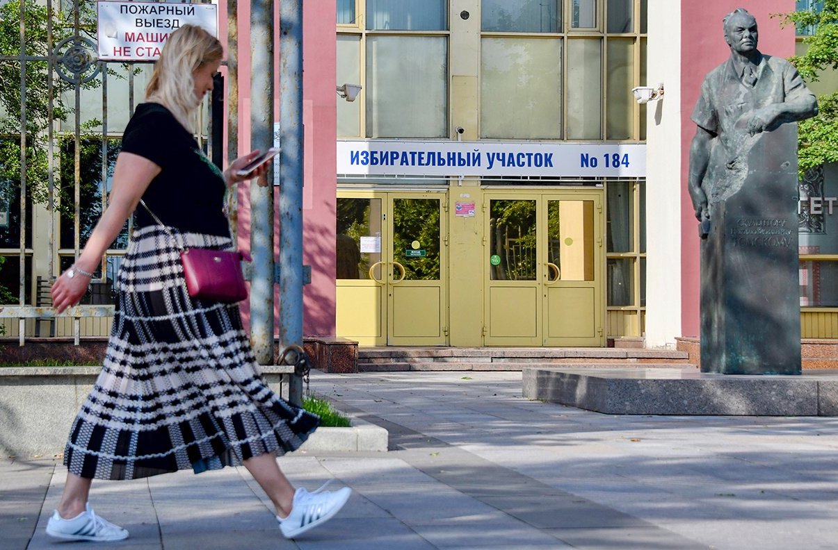 Санитарные нормы соблюдают на участках для голосования в Москве