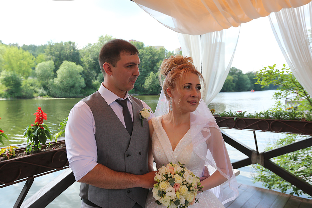 Более тысячи пар сыграют свадьбу в день «двух восьмерок» в Москве  