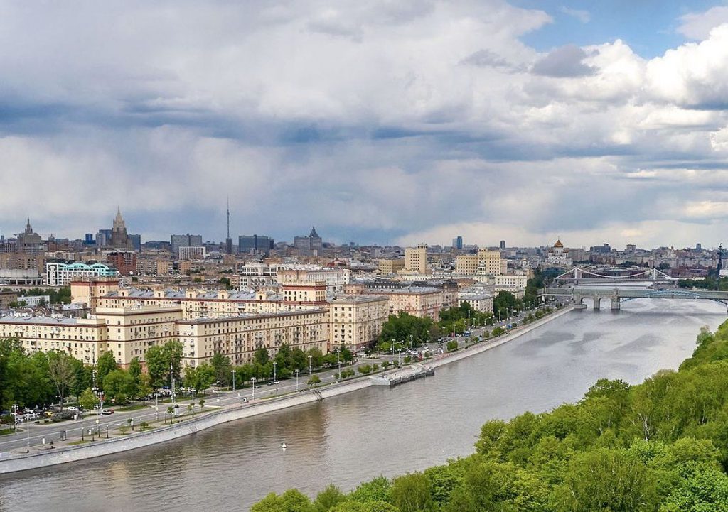 Переменная облачность и дождь ожидаются в столице в воскресенье. Фото: сайт мэра Москвы