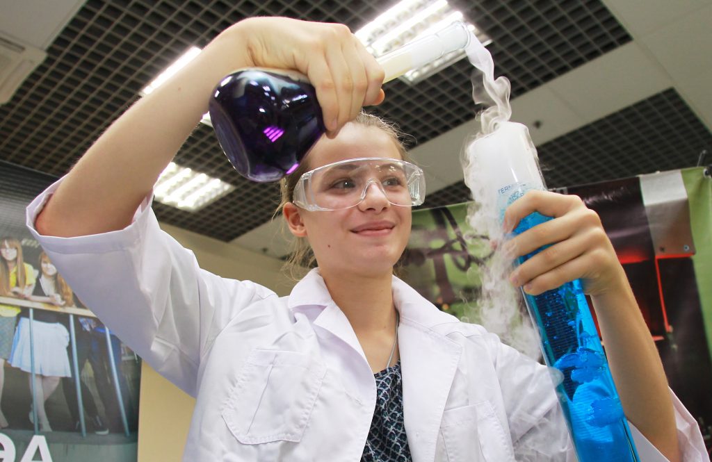 Цвет химии: научное шоу и необычный мастер-класс проведут в «Эльбрусе». Фото: Наталия Нечаева, «Вечерняя Москва»