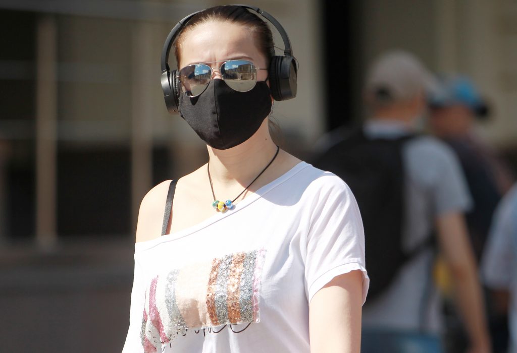 23 августа 2020 года. Будущие студенты очень ответственны и приходят на консультации по новому учебному году: в масках. Фото: Наталия Нечаева