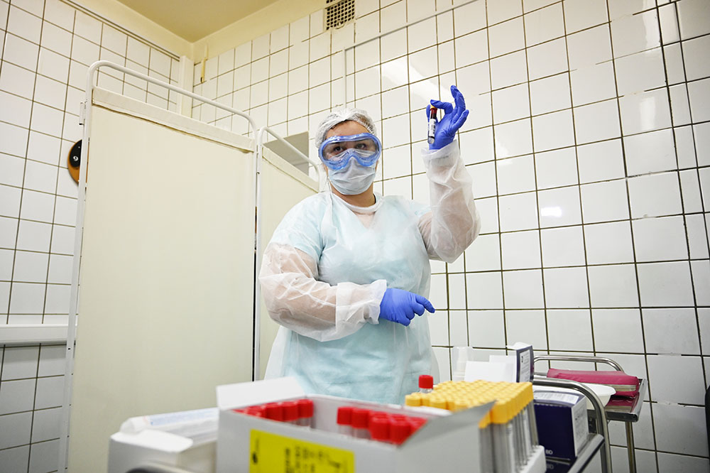 За сутки в Москве зафиксировали еще 2,3 тысячи носителей коронавируса