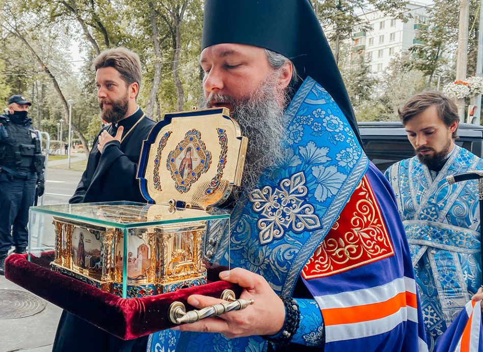 Ковчег с частицей мощей Луки Крымского привезли в Донской монастырь