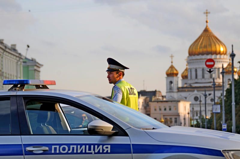 Полицейские УВД по ЮАО задержали подозреваемых в совершении грабежа. Фото: сайт мэра Москвы