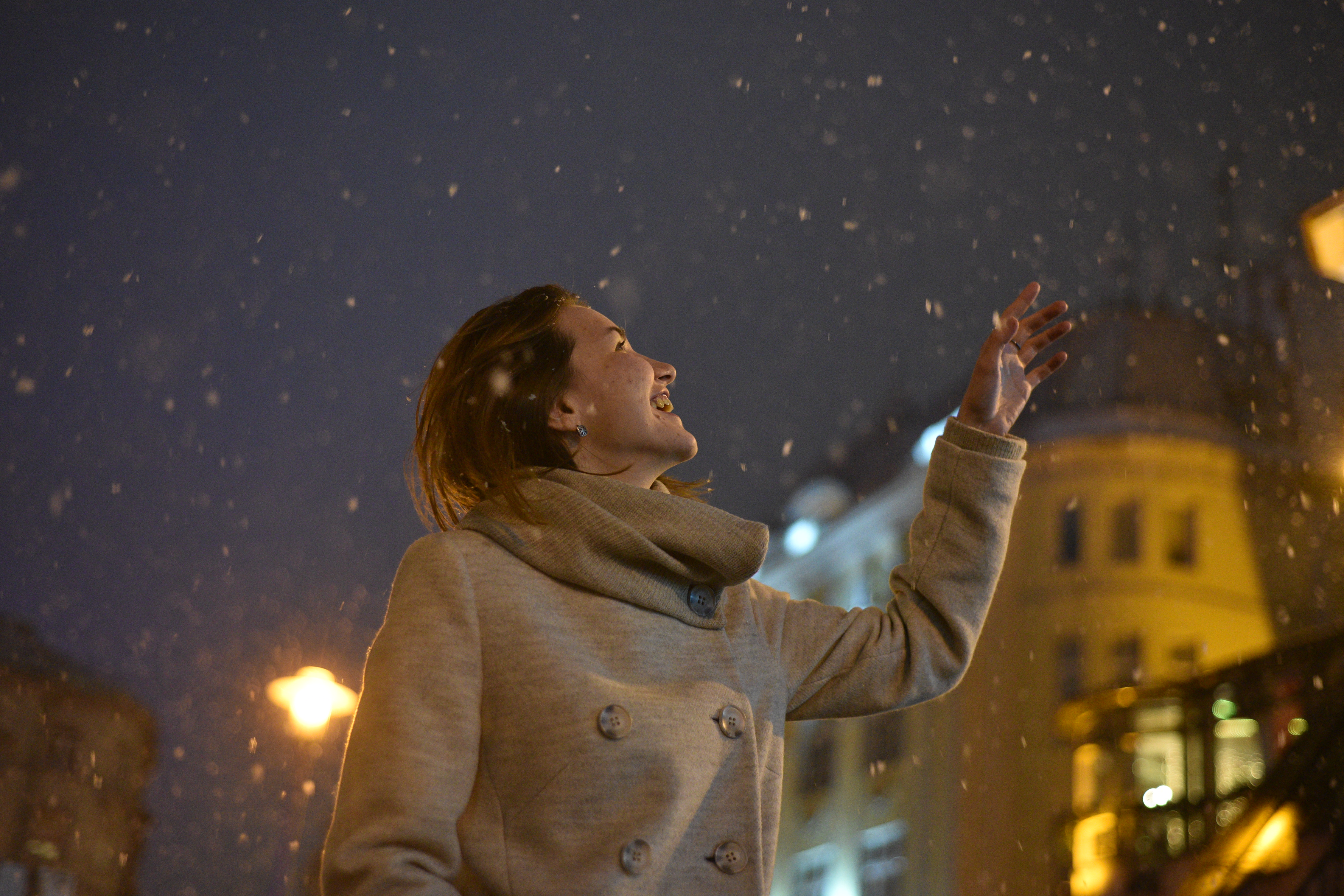 Первый снег отметили на базовой метеостанции ВДНХ в Москве