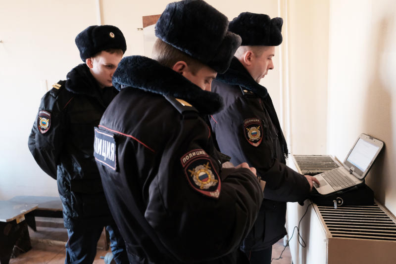 Полицейские УВД по ЮАО задержали подозреваемого в мошенничестве. Фото: сайт мэра Москвы