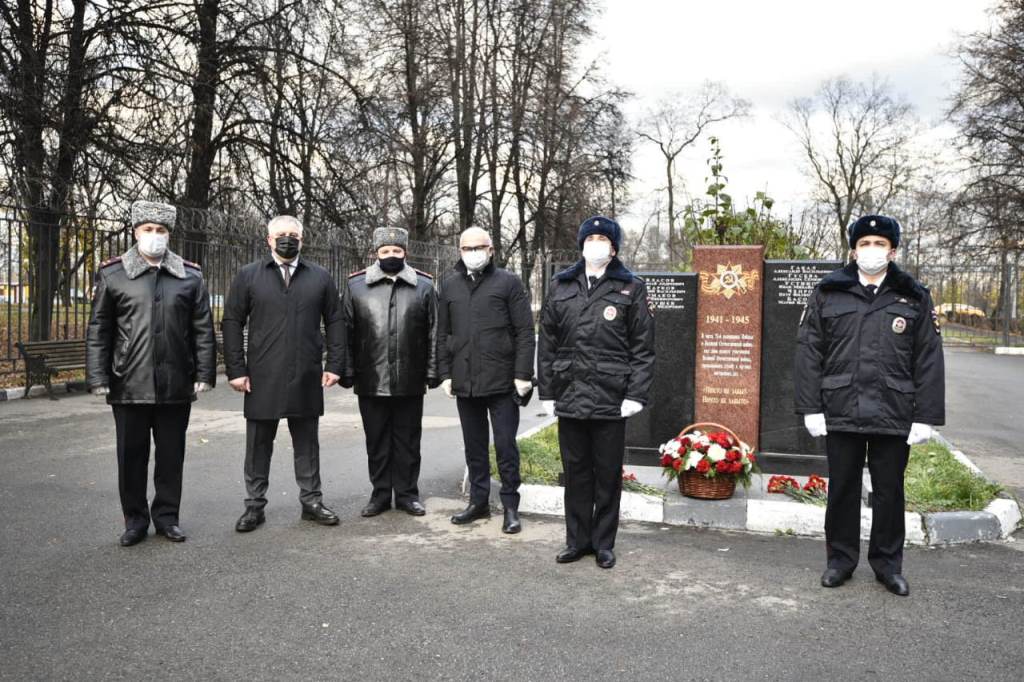 В День сотрудника органов внутренних дел состоялось торжественное открытие мемориальной доски. Фото: пресс-служба УВД по ЮАО