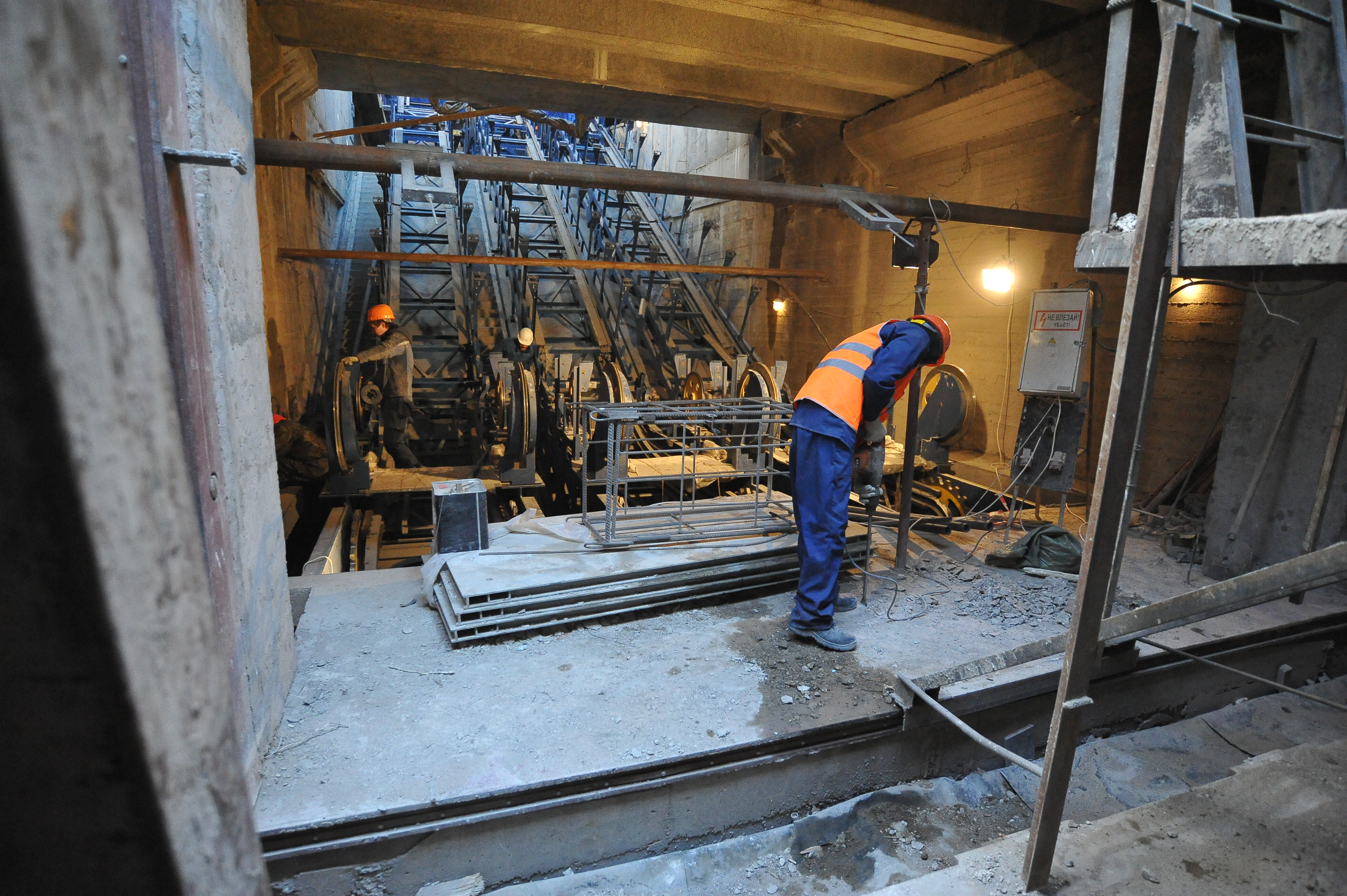 Работы по отделке платформы начались на станции метро «Зюзино» БКЛ   