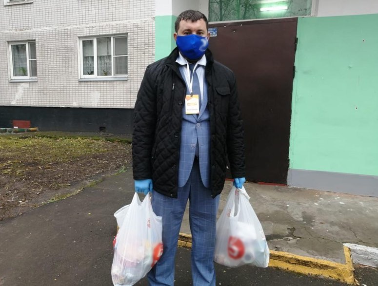 Глава муниципального округа Царицыно помог жителям на самоизоляции. Фото предоставил Дмитрий Хлестов