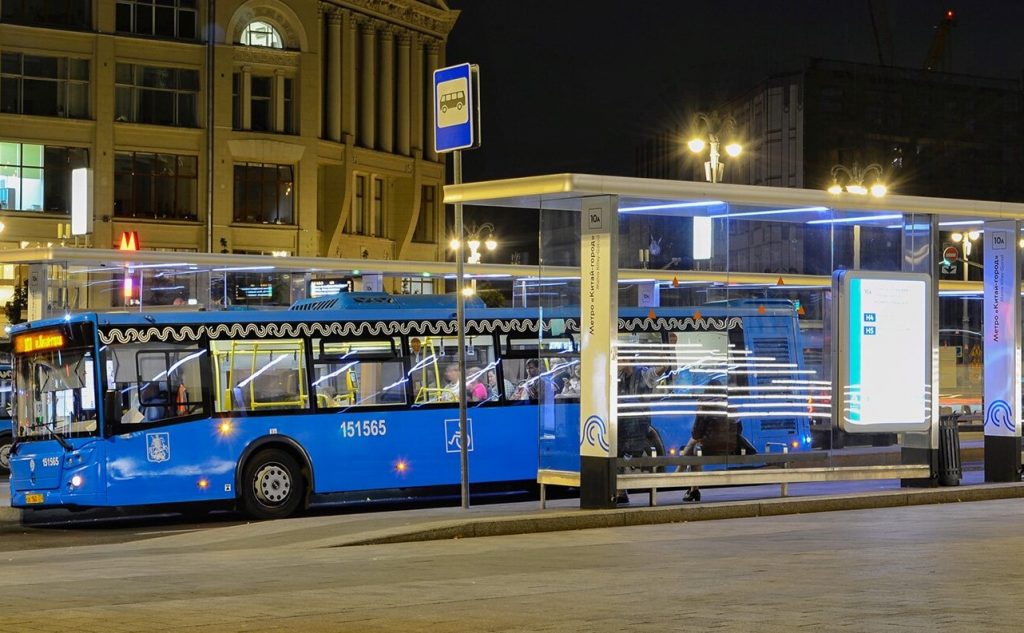 Автобусы двух новых ночных маршрутов довезут до юга Москвы. Фото: сайт мэра Москвы