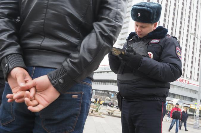 Полицейские Даниловского района задержали подозреваемого в угоне каршерингового автомобиля