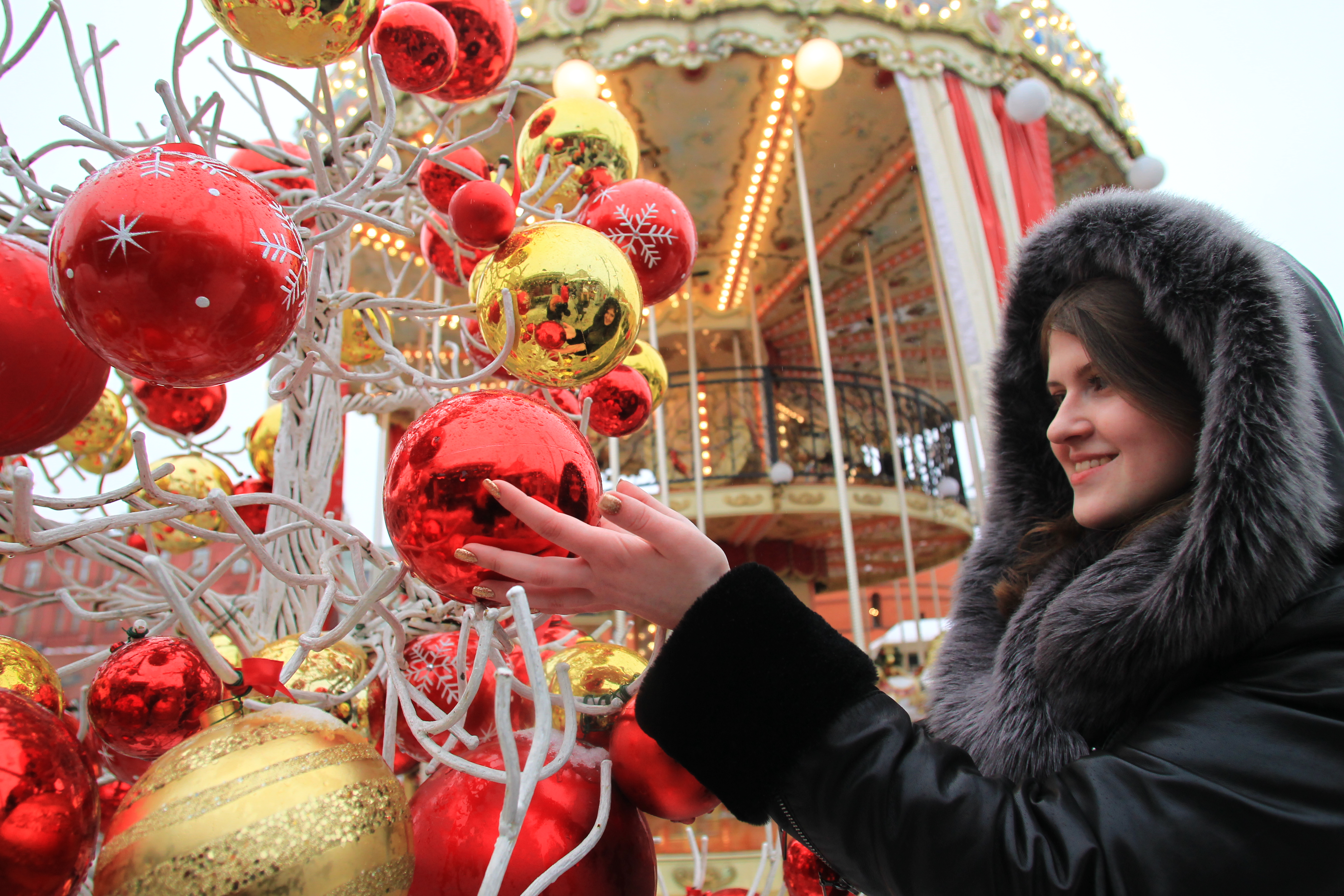 Фермерские ярмарки в Москве украшают к Новому году. Фото: Наталия Нечаева