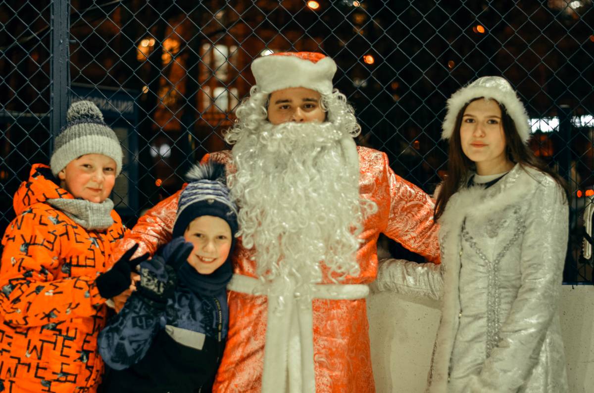 Активисты организовали новогодний праздник на ледовом катке в Чертанове Центральном