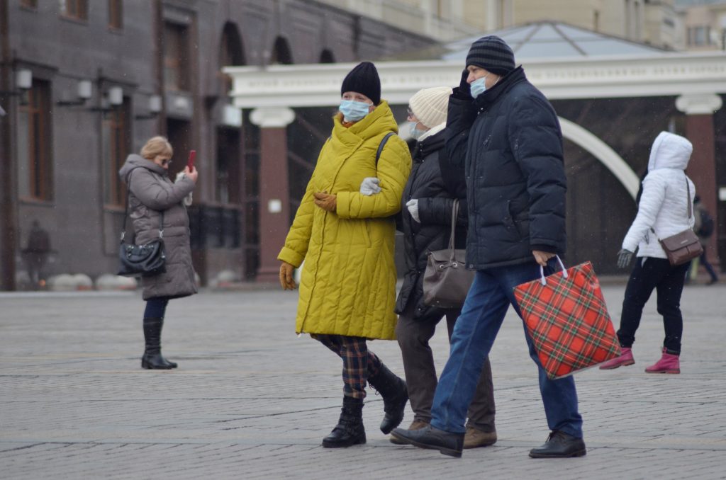 Свыше 300 тыс профилактических бесед провели общественники с начала периода ограничений в Москве. Фото: Анна Быкова