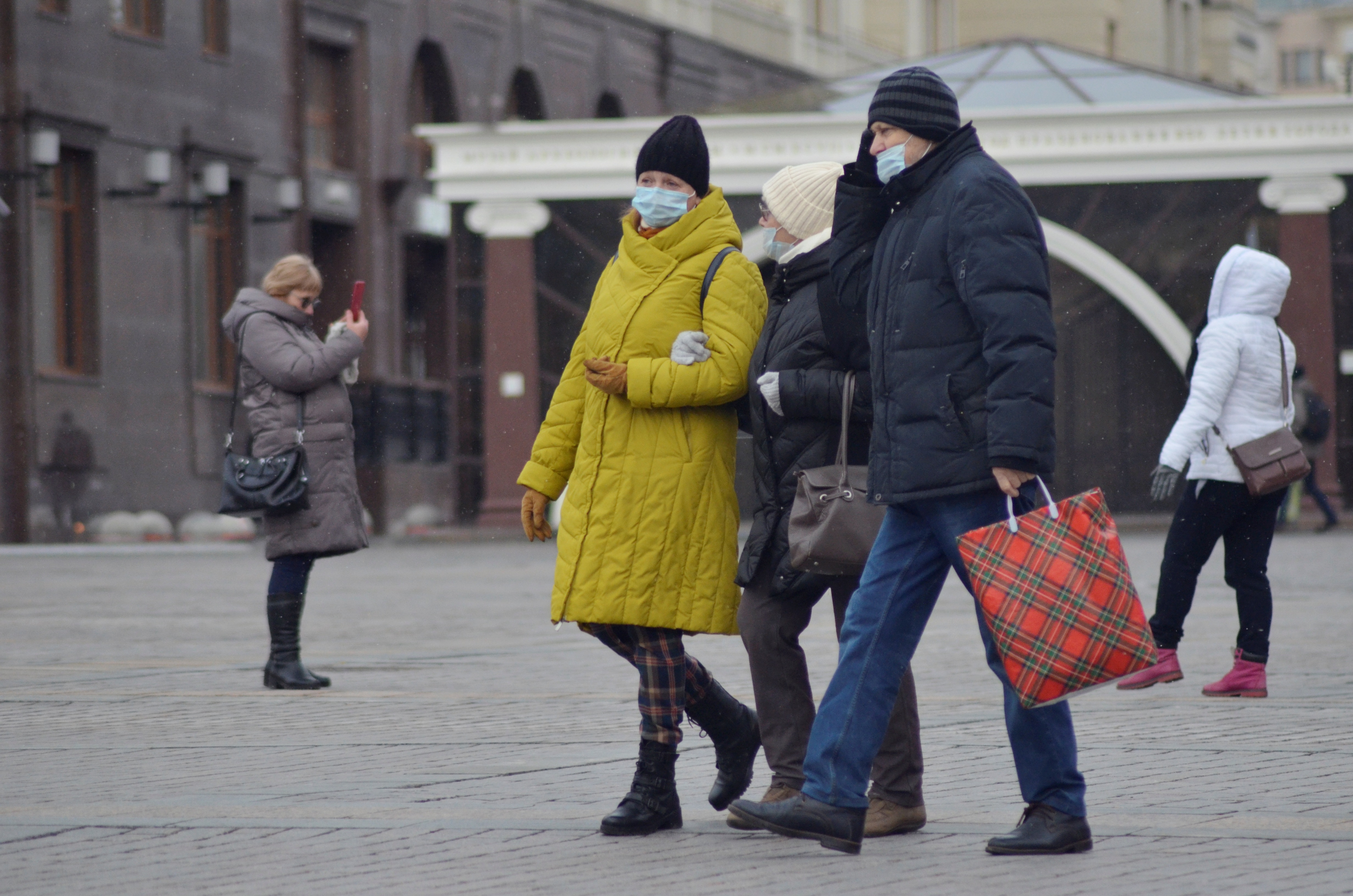 Свыше 300 тыс профилактических бесед провели общественники с начала периода ограничений в Москве