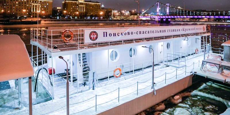 В столице спасли мужчину, провалившегося в ледяную полынью