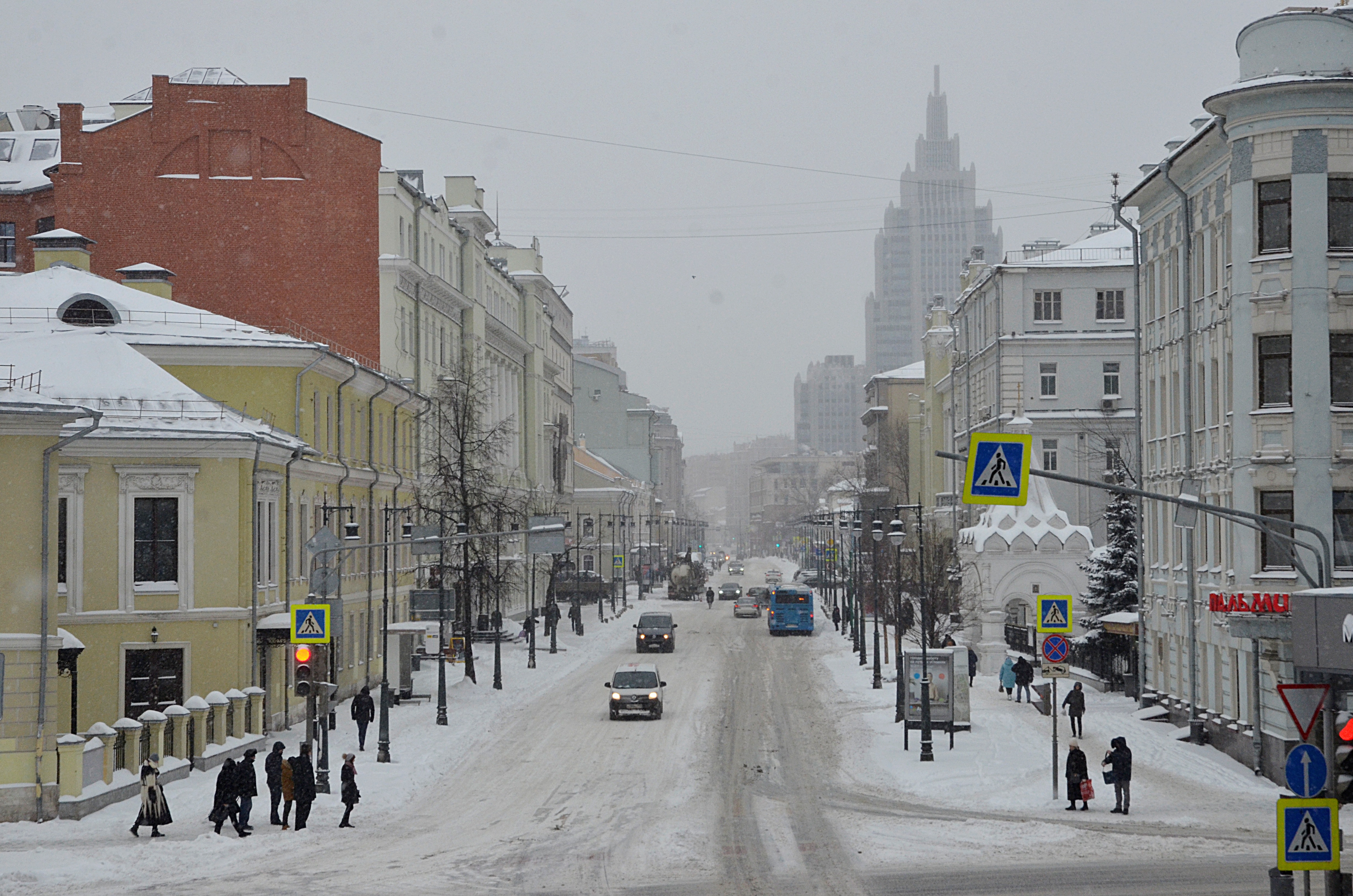 В ходе незаконной акции в Москве пострадали три сотрудника Росгвардии