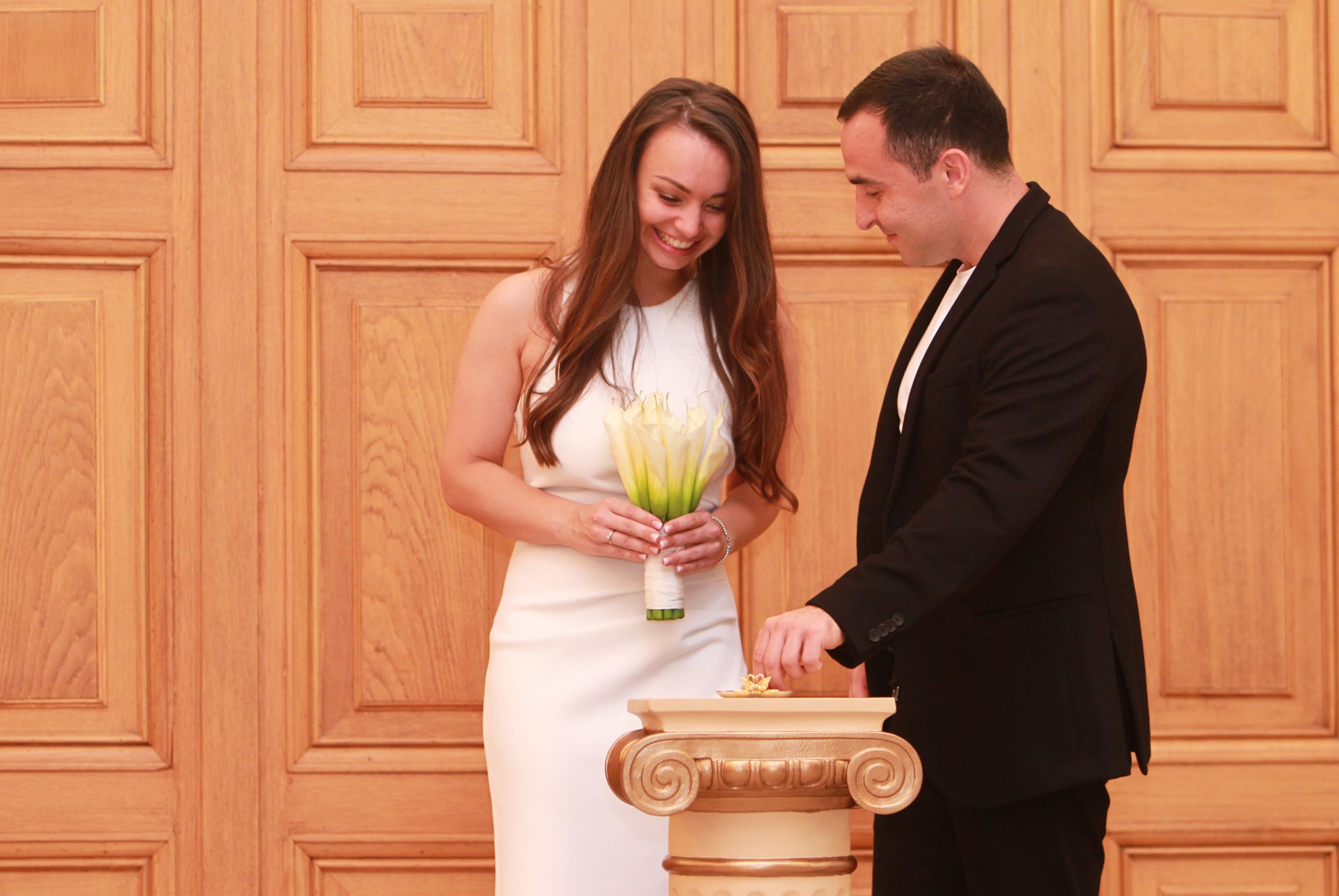 Более 800 пар поженилось накануне Дня защитника Отечества