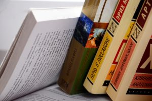 Все книги объединены общей темой – исторические события и важные люди начала XVII века. Фото: Анна Быкова, «Вечерняя Москва»