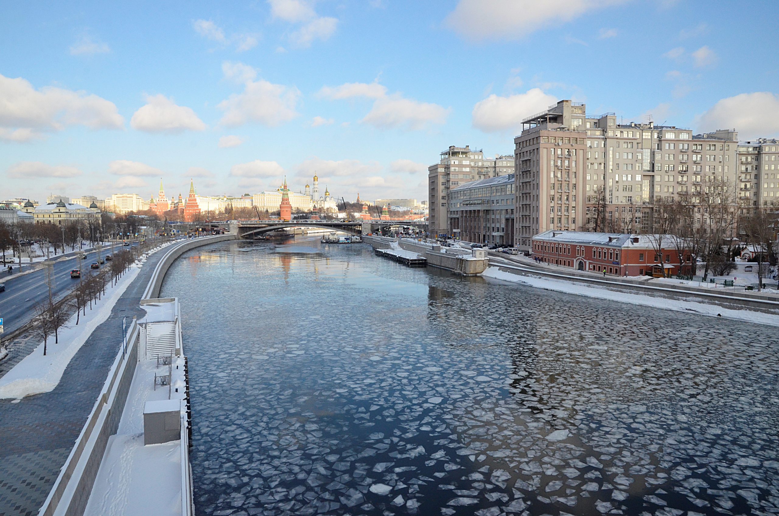 Более 120 километров набережных реконструируют в Москве за три года