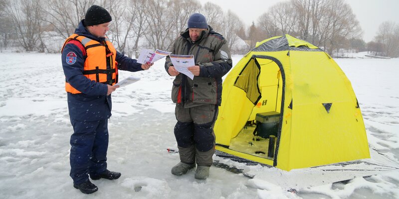 Спасатели проводят рейды и профилактические беседы на водоемах столицы