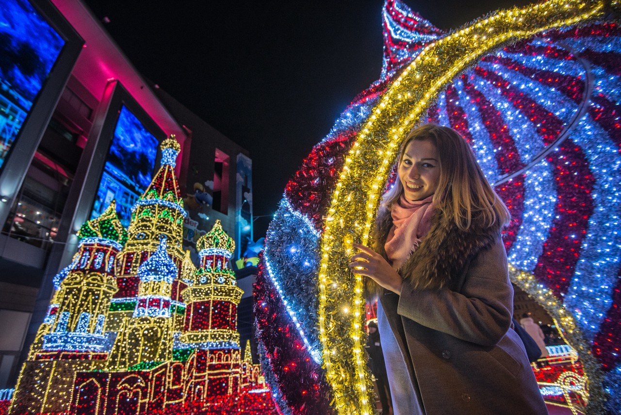 Власти Москвы сохранили новогоднюю иллюминацию до апреля