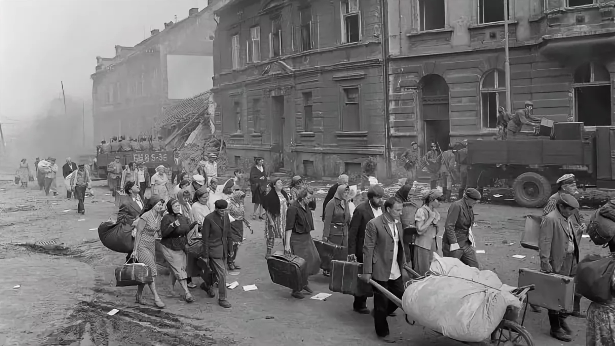 18 октября 1941 года. ЖителиМосквы срочно покидают свои квартиры. Фото: HISTORY-DOC.RU