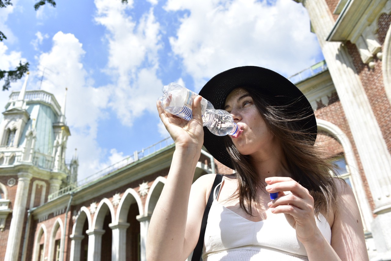 Москвичи могут бесплатно получить воду на станциях МЦК