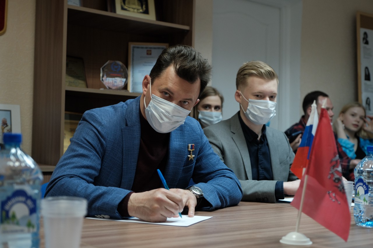 Депутат ГД Романенко обсудил с директорами школ проблемы «продленки»
