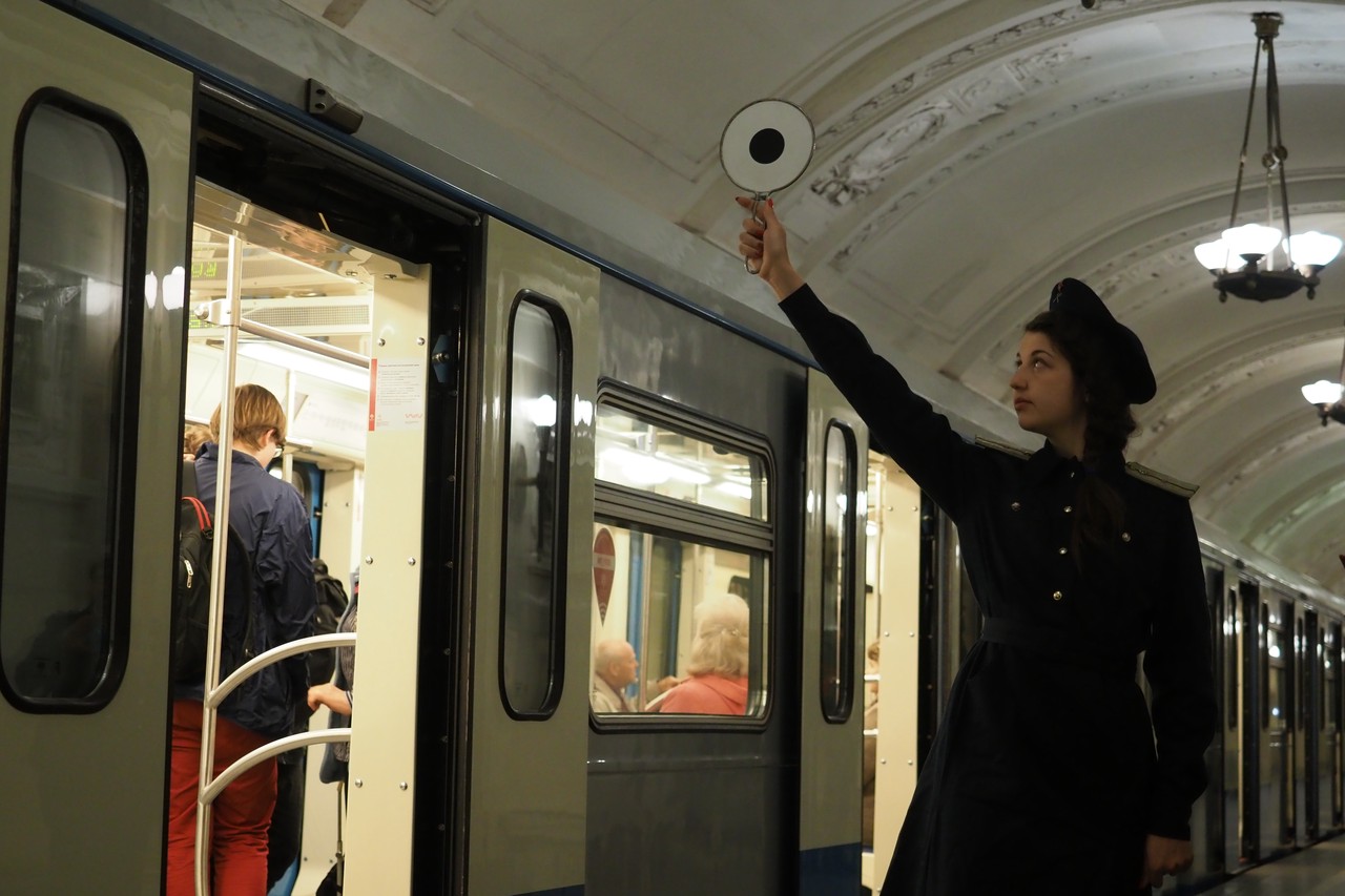 Парад ретропоездов начался в метро Москвы