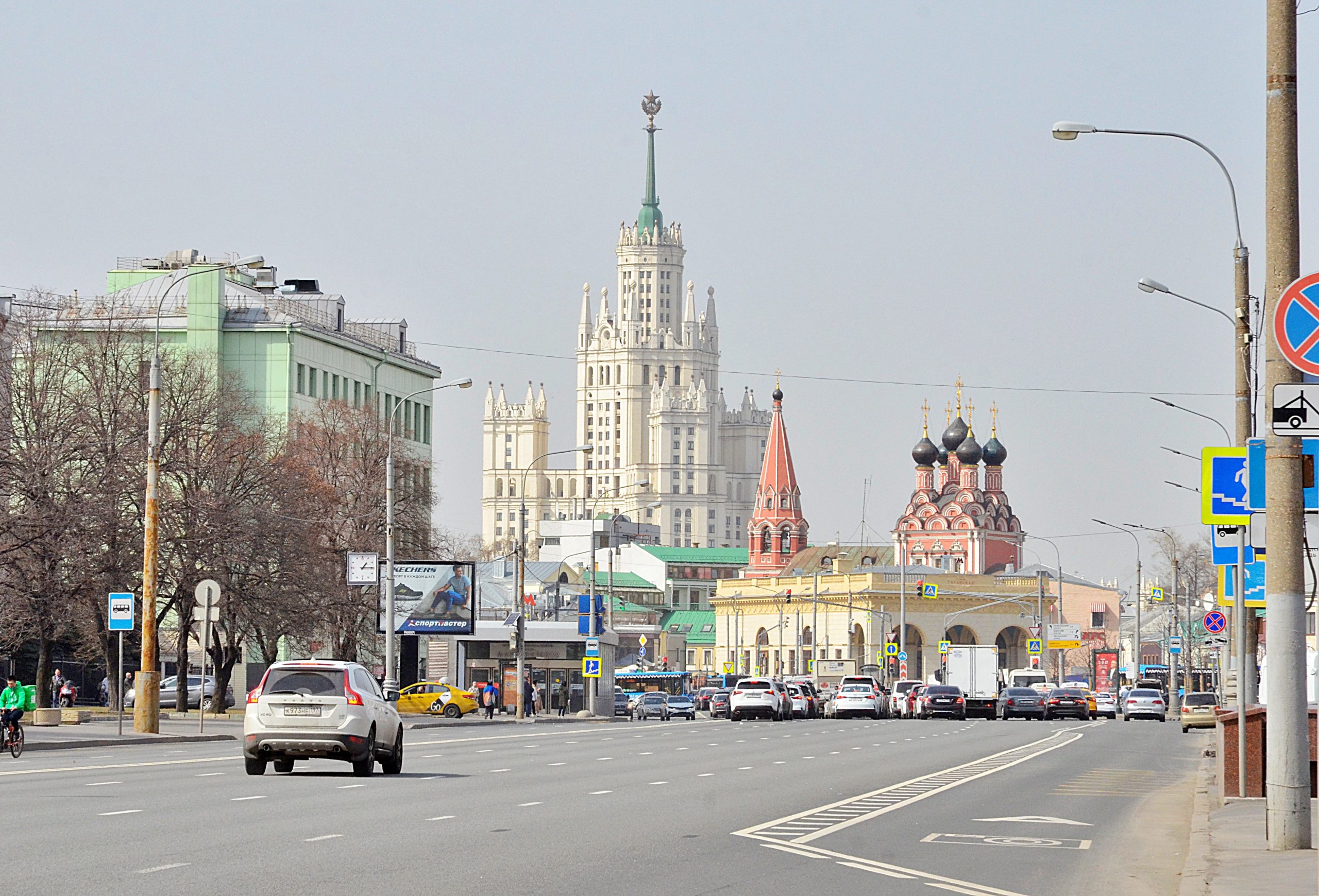 Уровень напряженности на рынке труда Москвы снизился вдвое